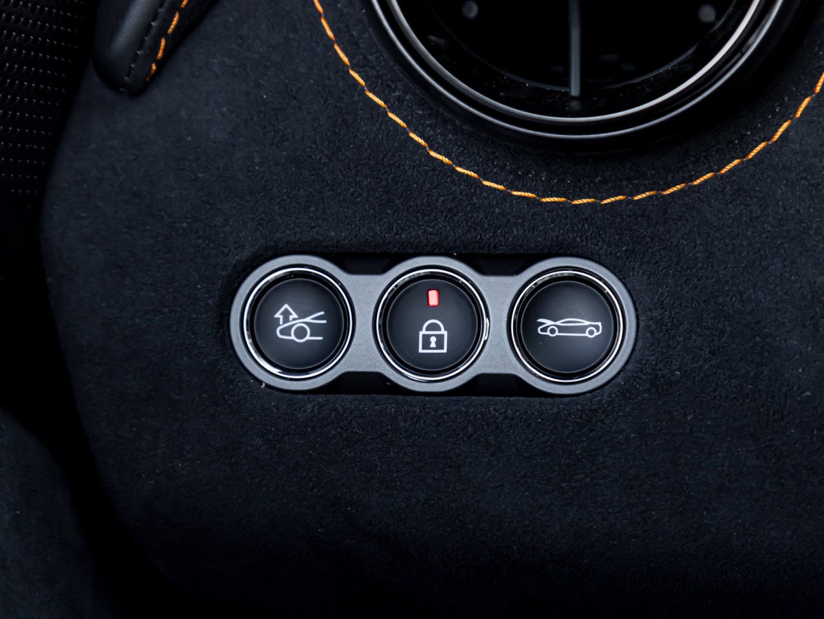 2025 McLaren 750S Performance