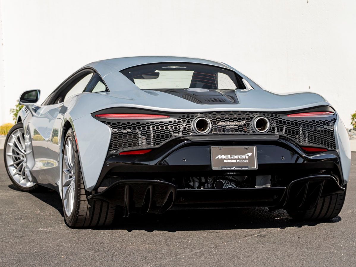 2025 McLaren Artura Base