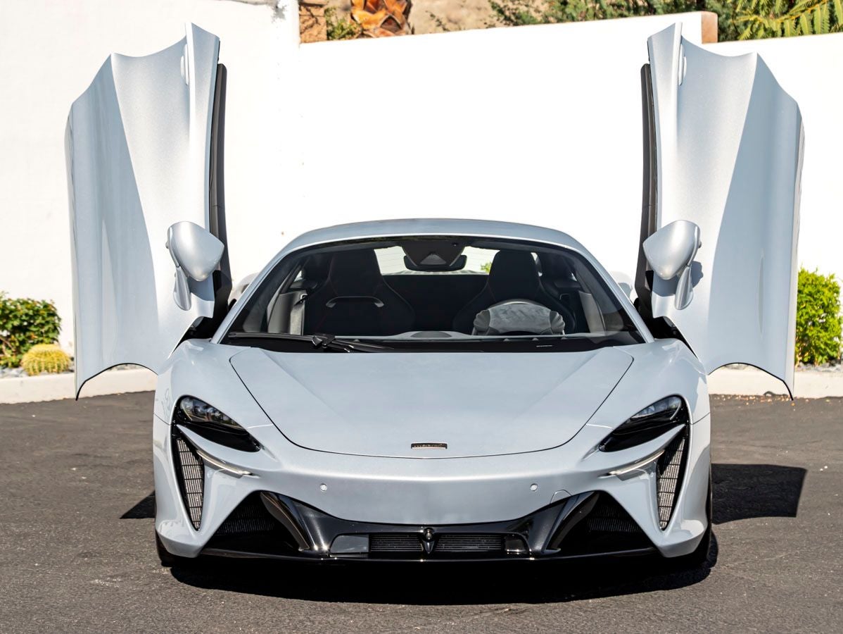2025 McLaren Artura Base
