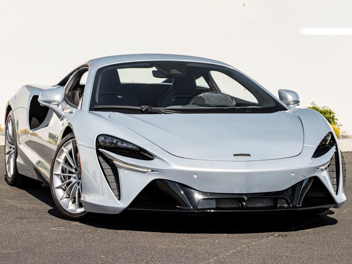 2025 McLaren Artura Base