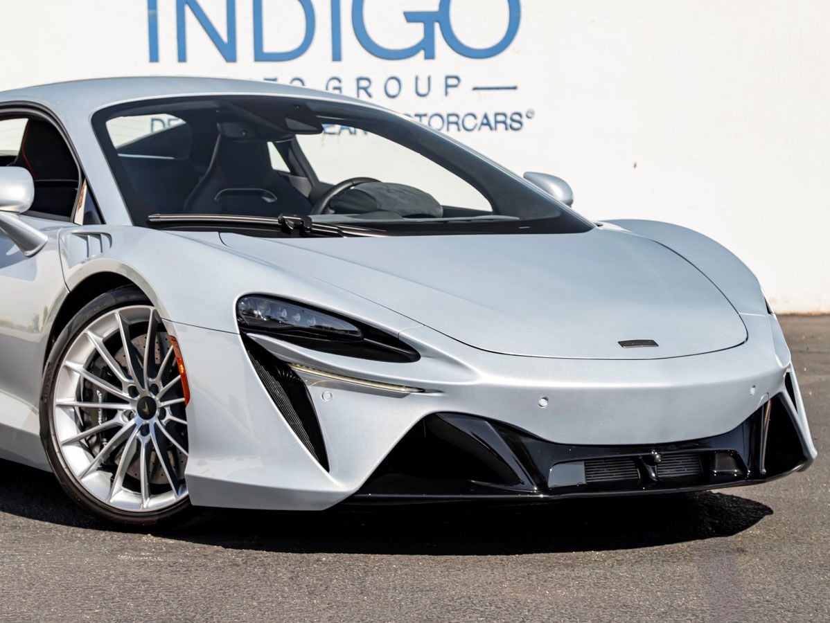 2025 McLaren Artura Base