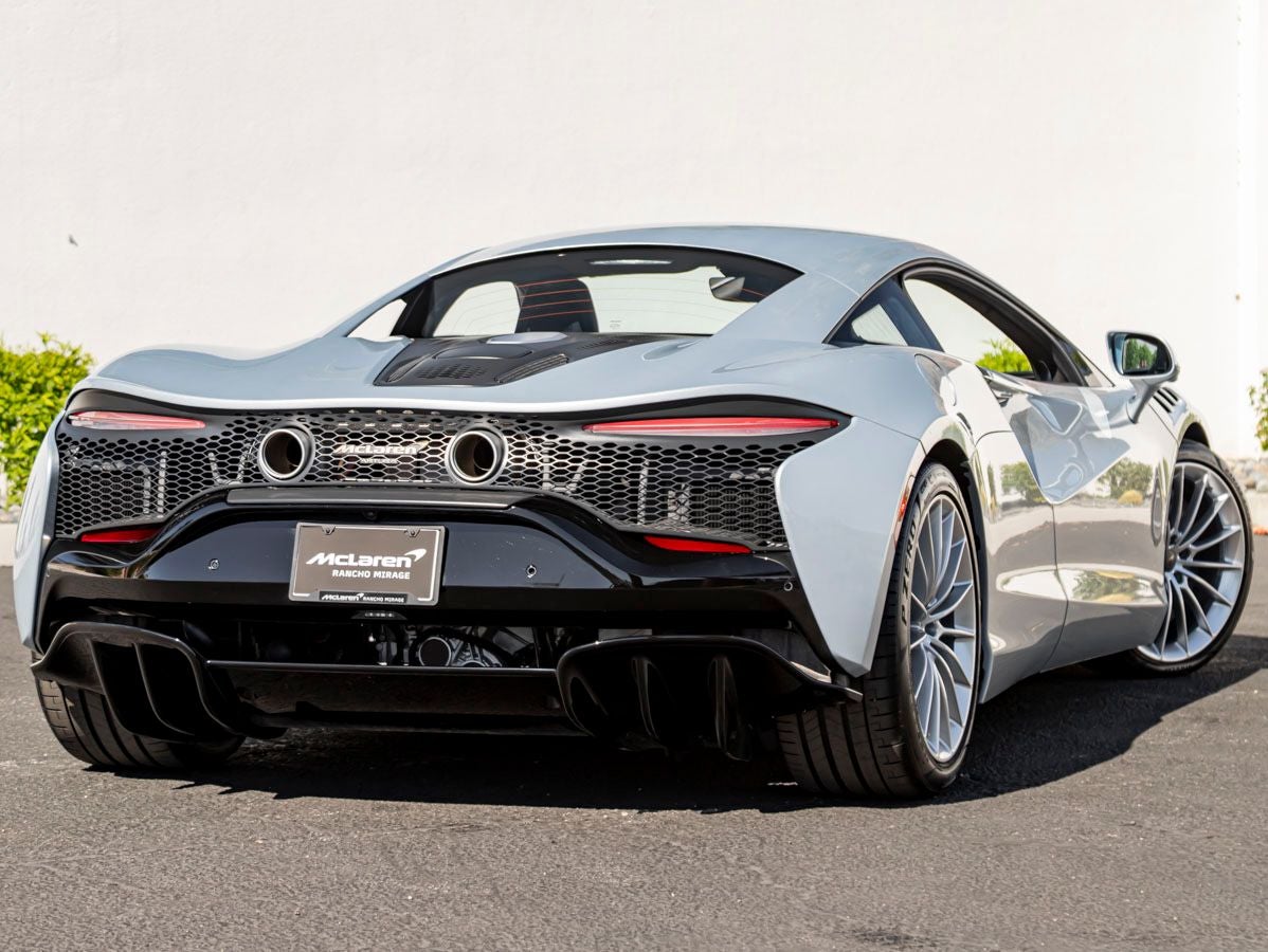 2025 McLaren Artura Base