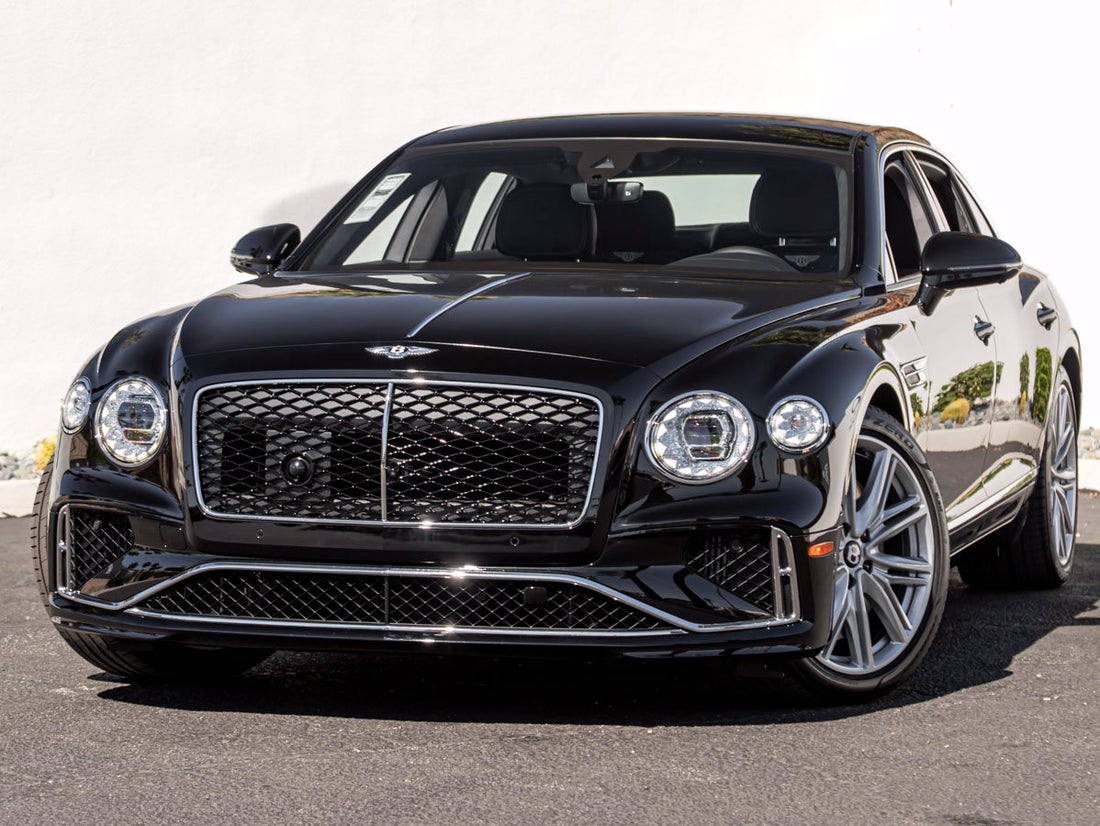 2026 Bentley Flying Spur V8 — photo 1 of 35