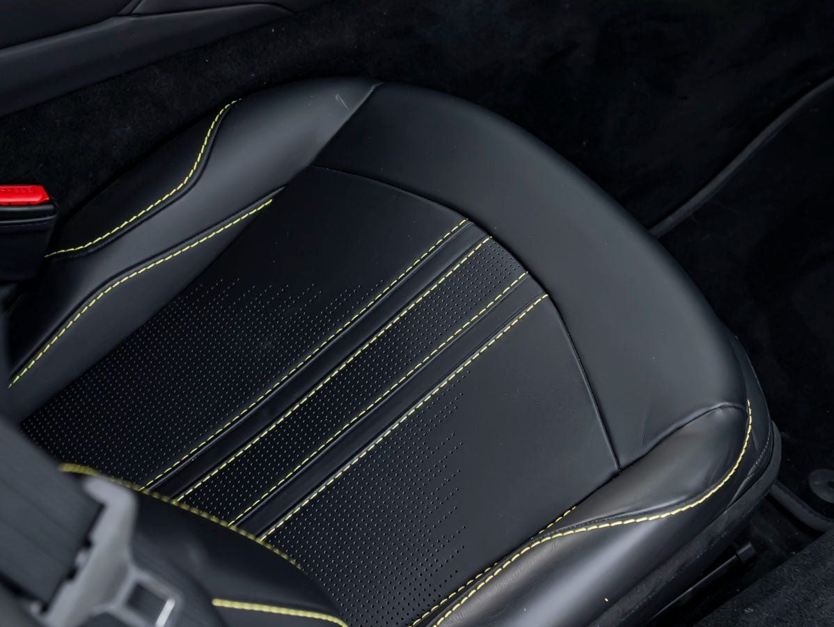 2023 Aston Martin Vantage Base