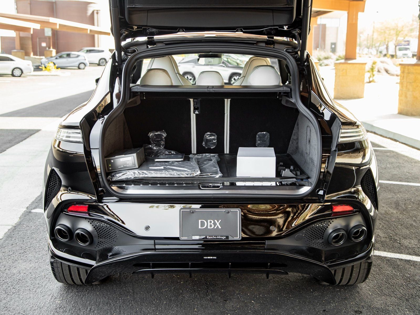 2025 Aston Martin DBX 707