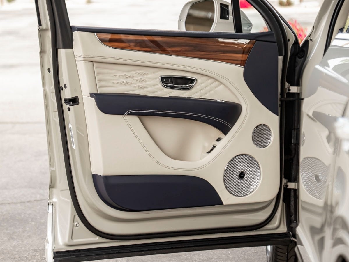 2023 Bentley Bentayga EWB Azure V8 Base