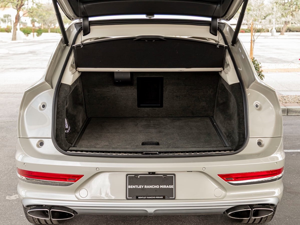 2023 Bentley Bentayga EWB Azure V8 Base