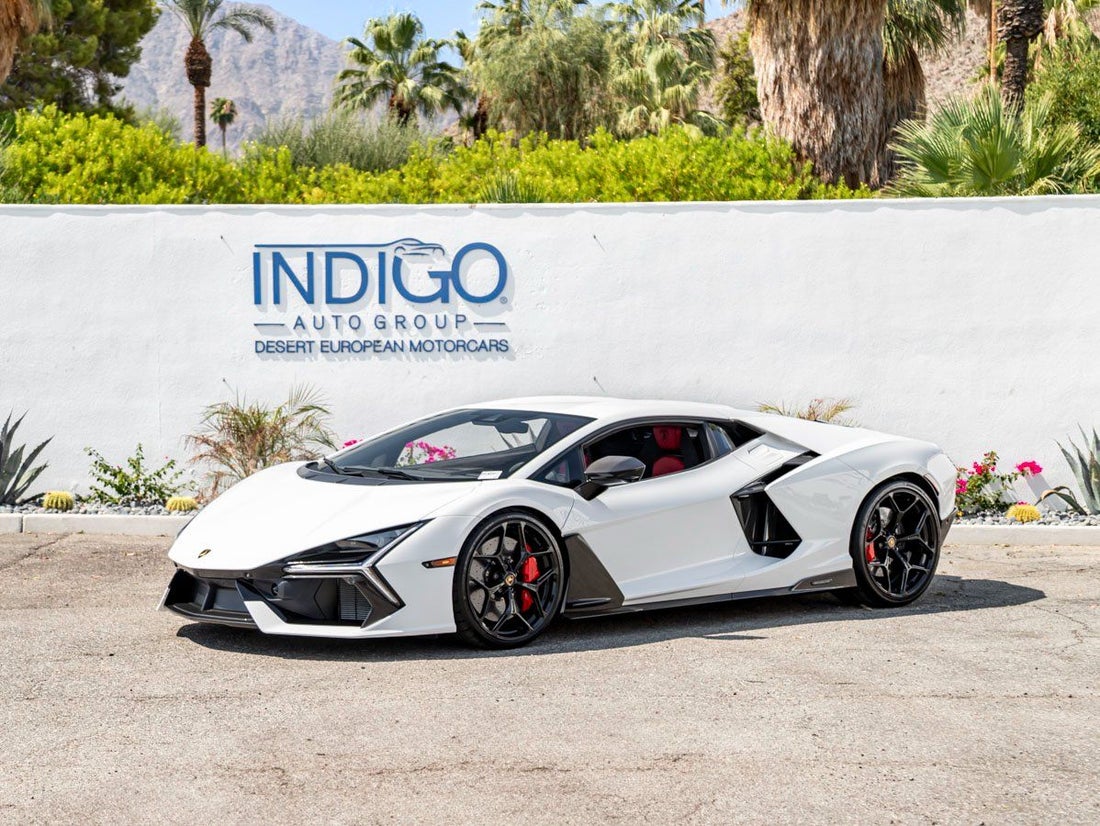 2025 Lamborghini Revuelto Base — photo 1 of 28