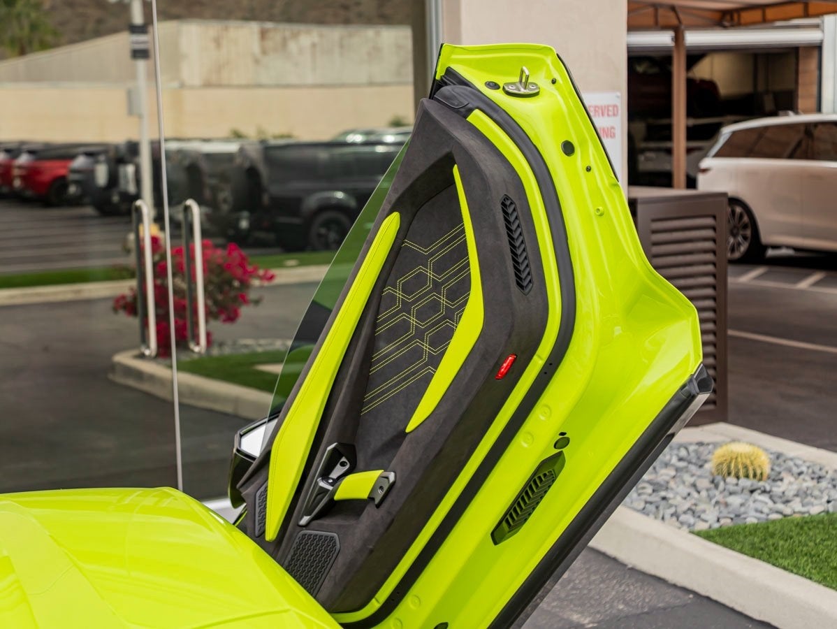 2025 Lamborghini Revuelto Base