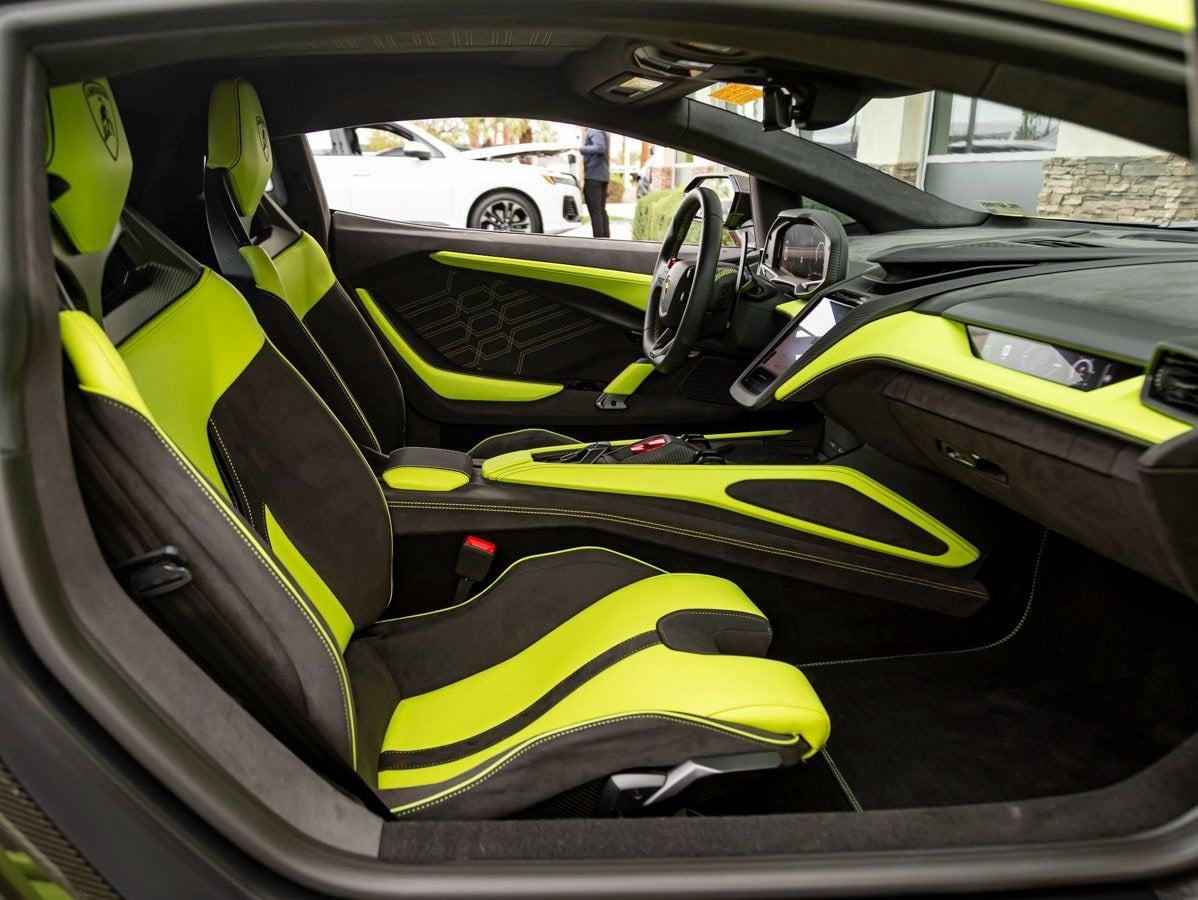 2025 Lamborghini Revuelto Base