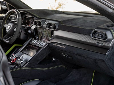 2023 Lamborghini Urus Performante