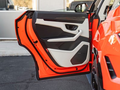 2025 Lamborghini Urus SE