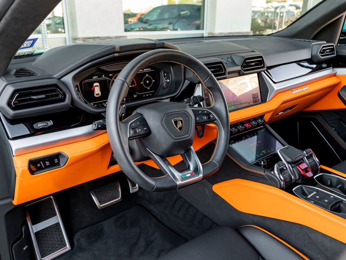 2025 Lamborghini Urus SE