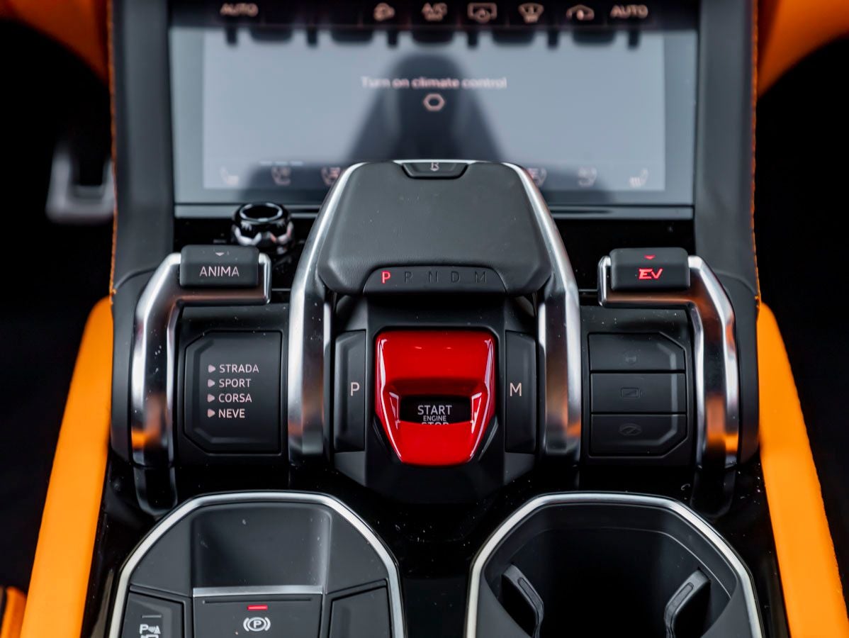 2025 Lamborghini Urus SE