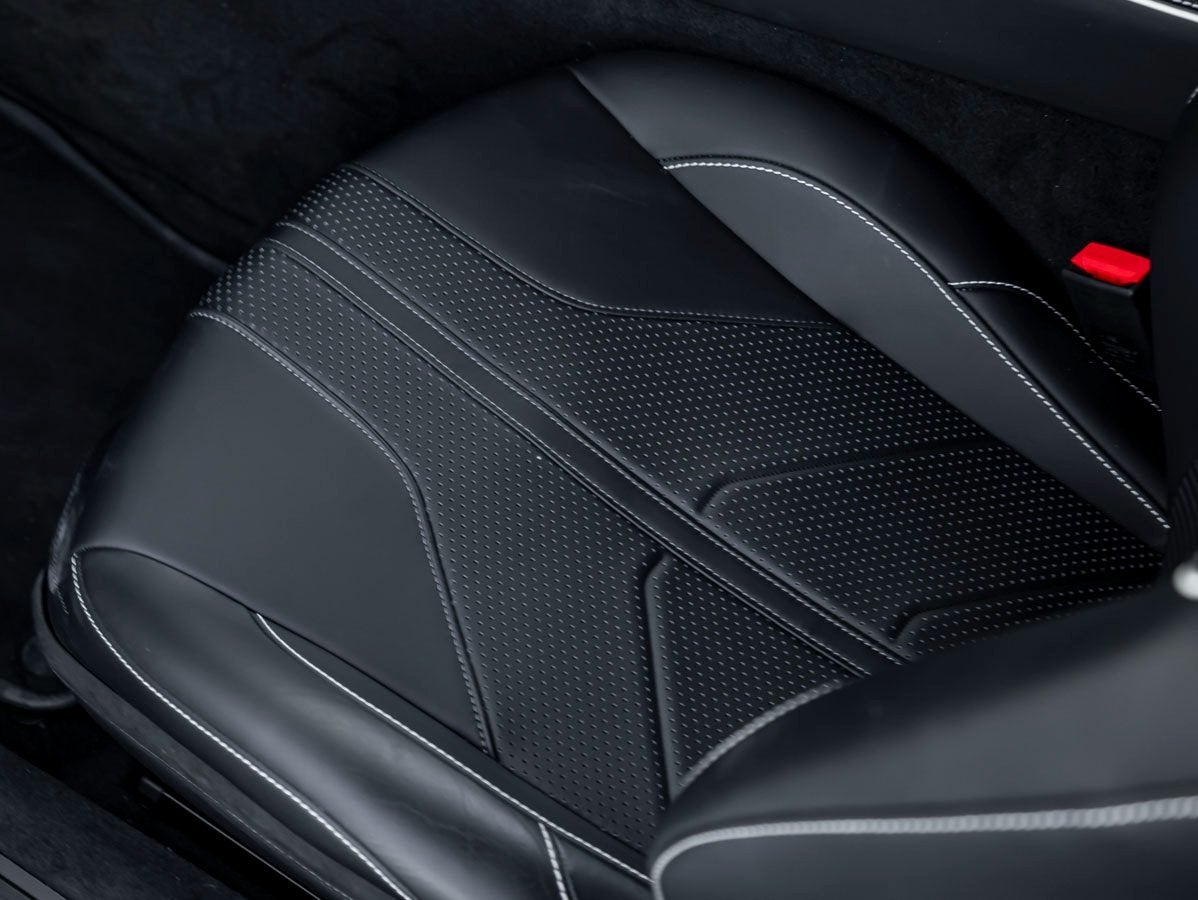 2026 Aston Martin Vantage Base