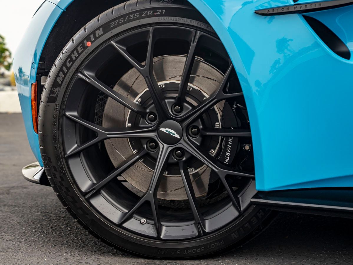 2026 Aston Martin Vantage Base