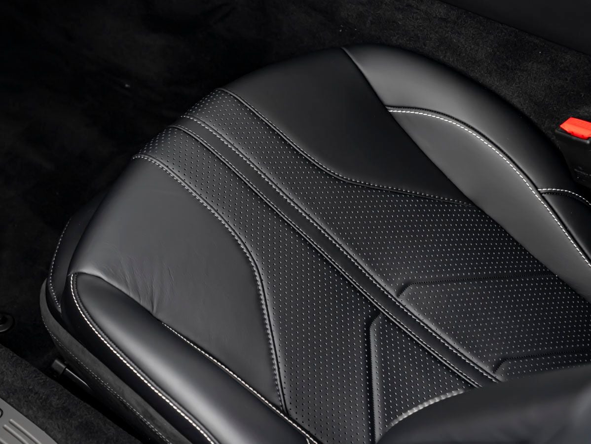 2026 Aston Martin Vantage Base