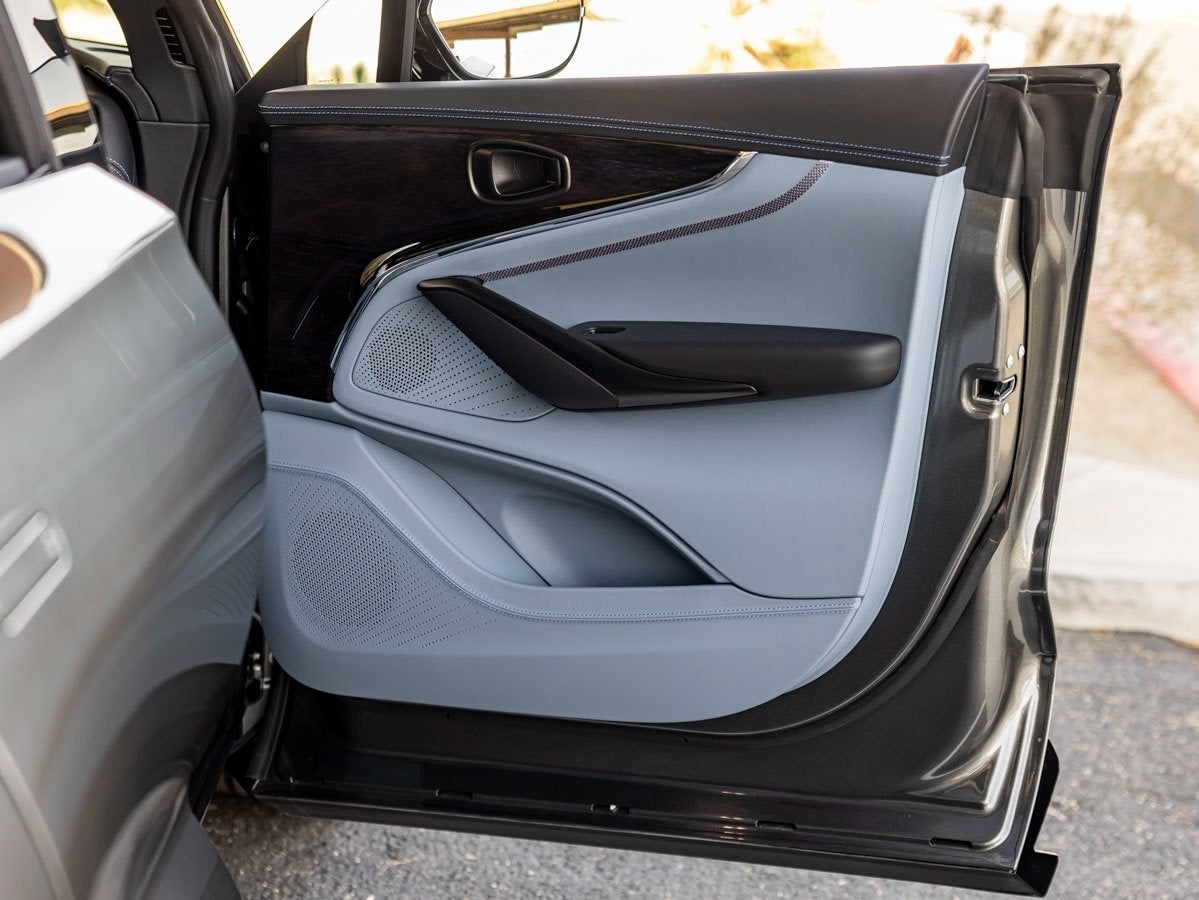 2025 Aston Martin DBX 707