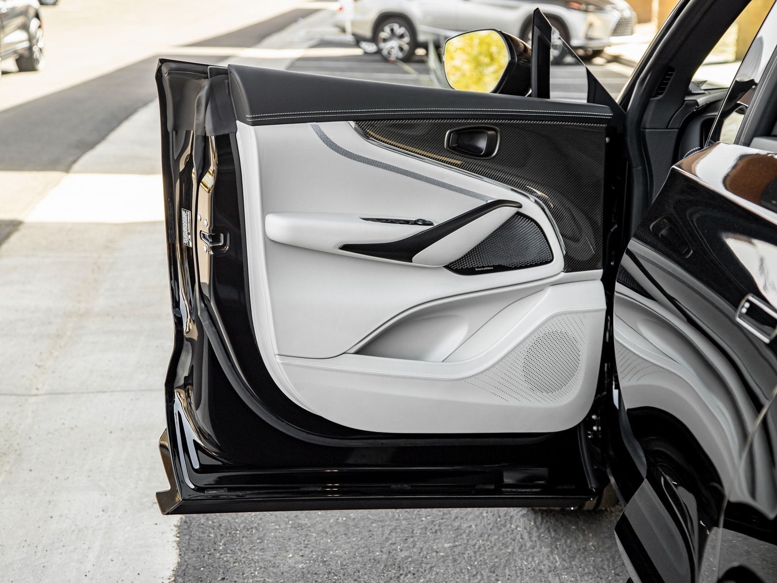 2025 Aston Martin DBX 707