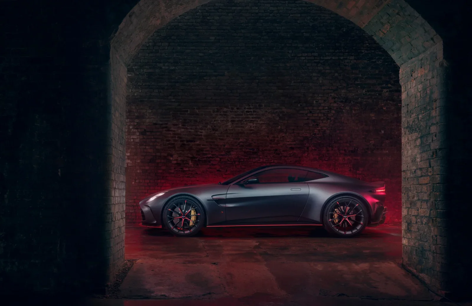 Aston Martin Vantage S side profile